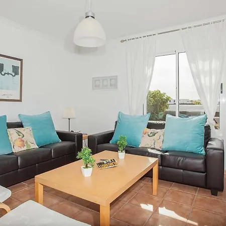 Playa Blanca Sleeps 8 Air Con Wifi Villa