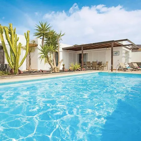 Villa Playa Blanca Sleeps 8 Air Con Wifi