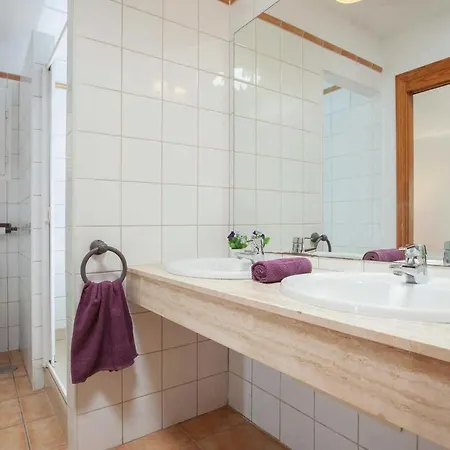 Playa Blanca Sleeps 8 Air Con Wifi Villa